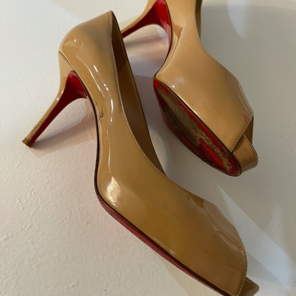 Christian Louboutin - Picture 7 of 8